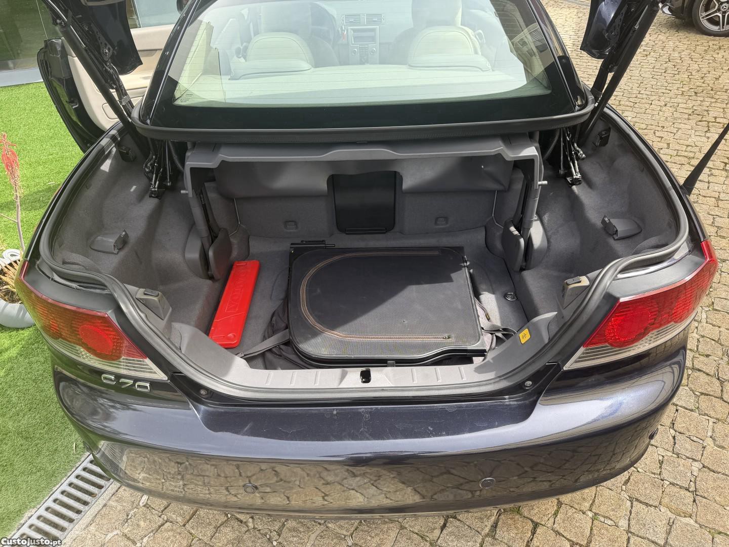 Volvo C70 2.0 D Momentum — fotografia 12