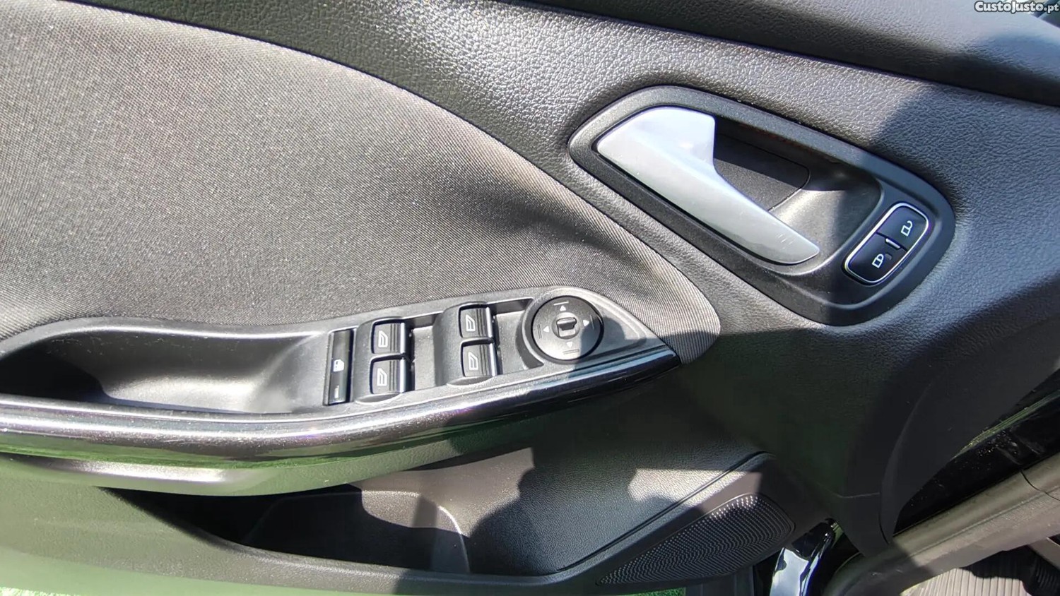 Ford Focus 1.5 TDCi Titanium ECOnetic — fotografia 10