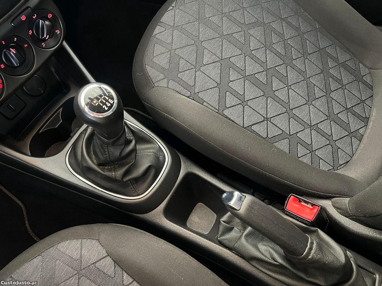 Opel Corsa 1.0 T 120 Anos — fotografia 8