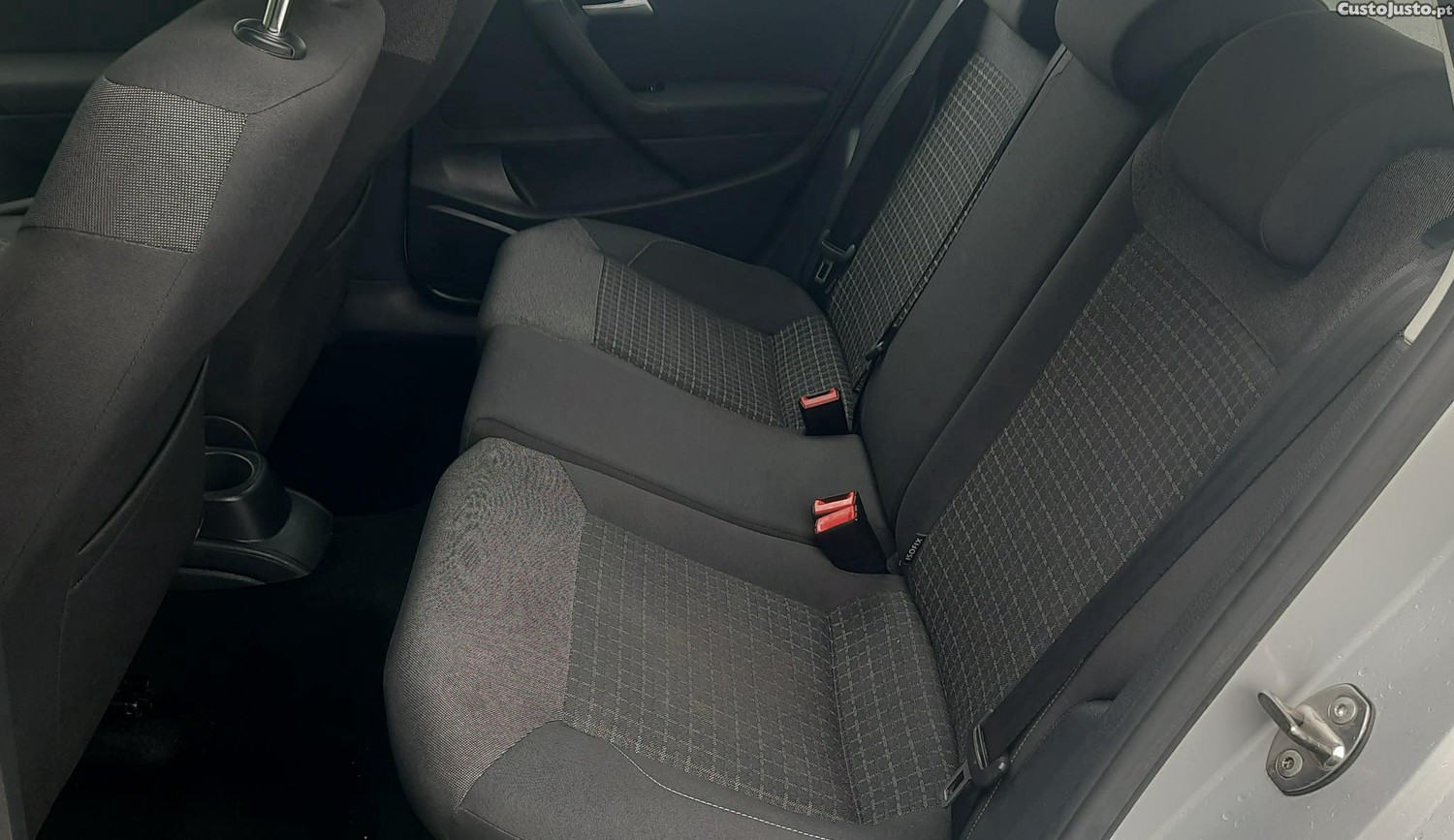 Volkswagen Polo Confortline — fotografia 3