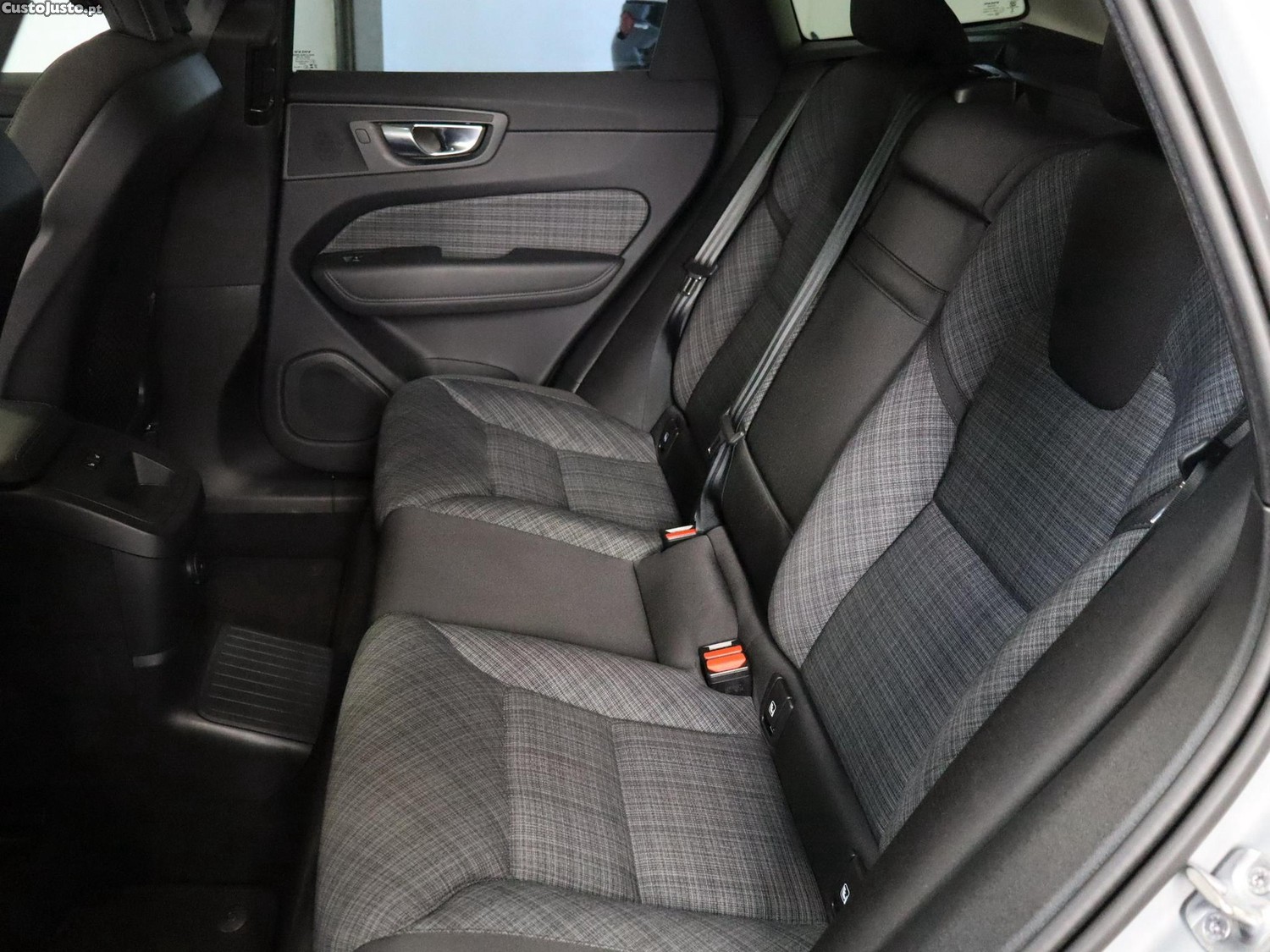 Volvo XC 60 2.0 T6 PHEV Core AWD — fotografia 15