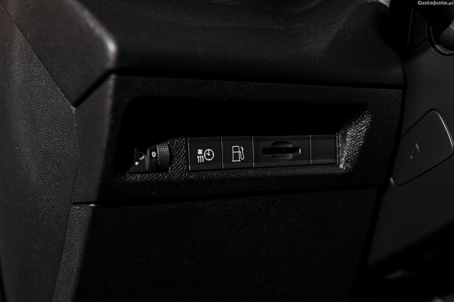 Peugeot 308 1.6 Hybrid Active Pack e-EAT8 — fotografia 12