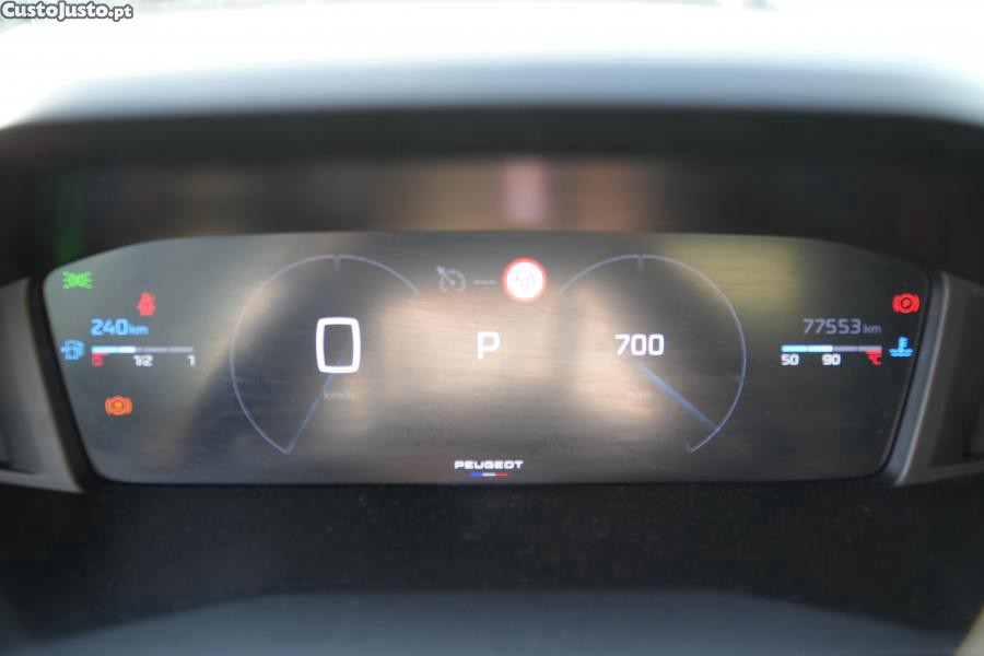 Peugeot 2008 PureTech 130 EAT8 Al — fotografia 5