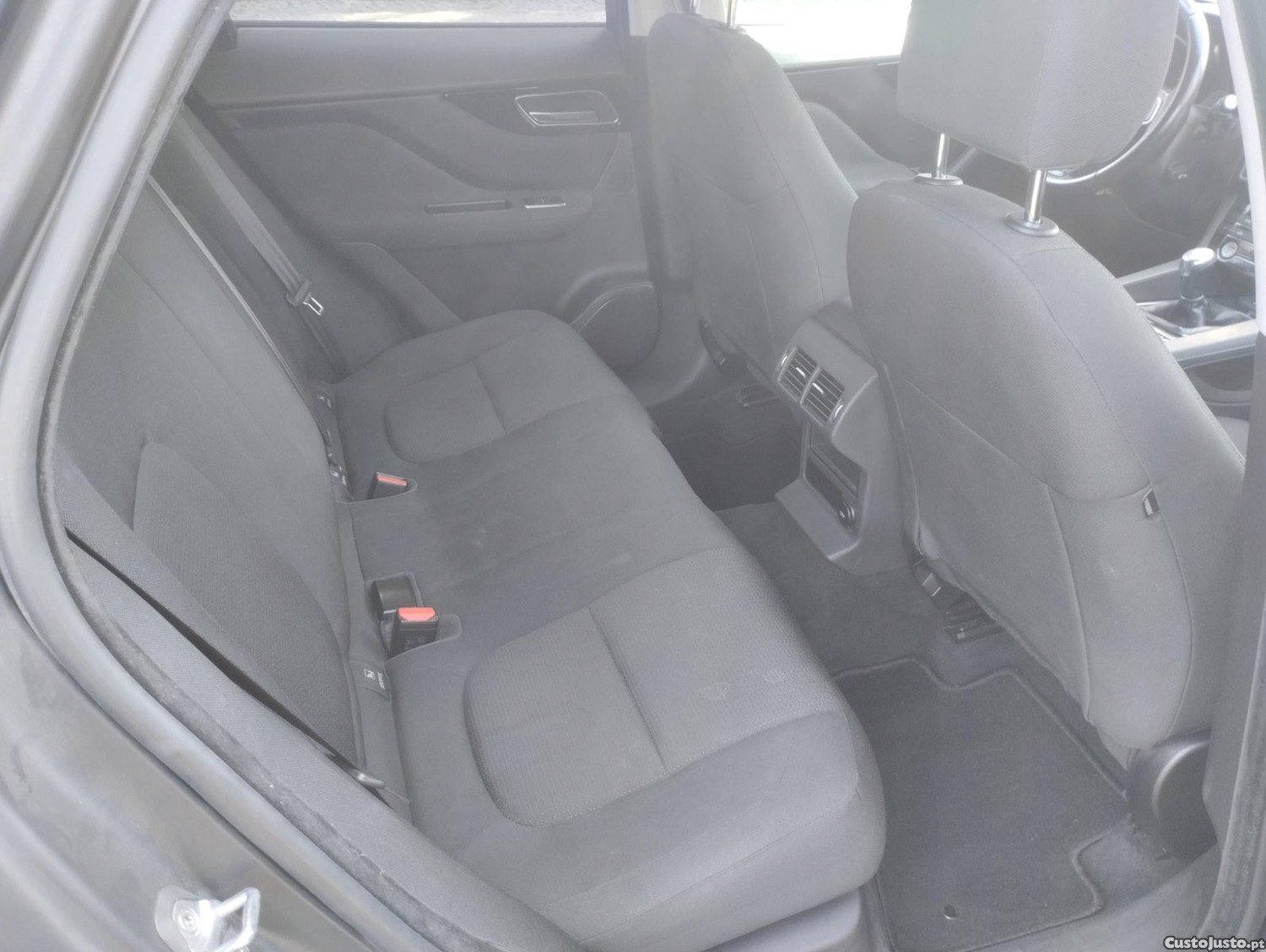 Jaguar F-Pace 2.0 i 4D Prestige - CX. Manual - GPS - Camara Marcha Tras - Classe 1 Portagens - DISTRIBUIÇAO NOVA — fotografia 18