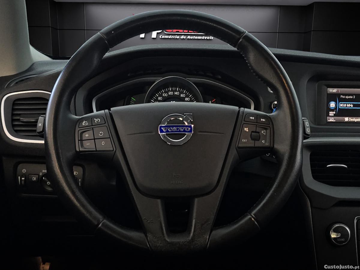 Volvo V40 2.0 D2 Momentum NACI — fotografia 8