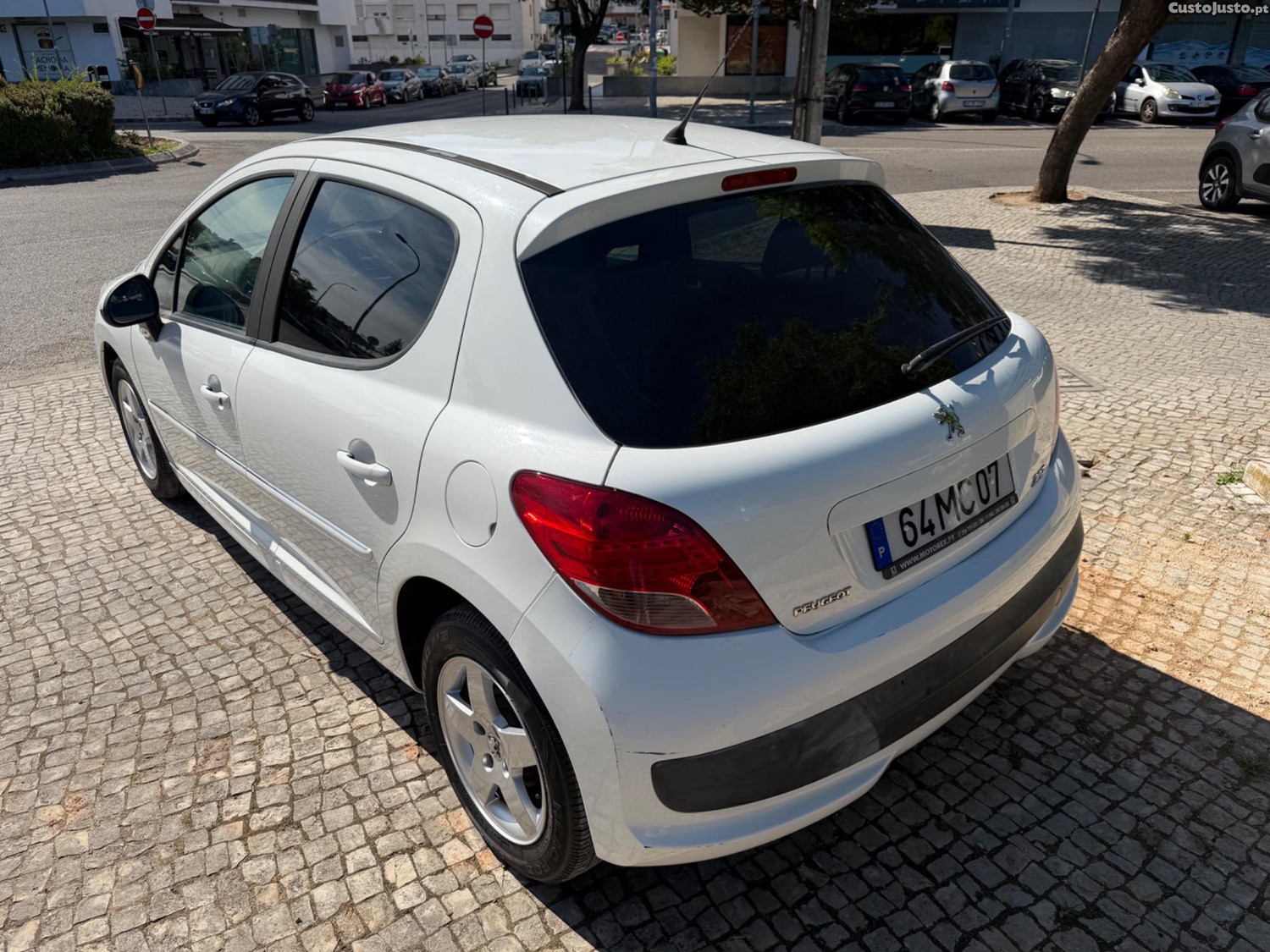 Peugeot 207 1.4 VTI Active — fotografia 11