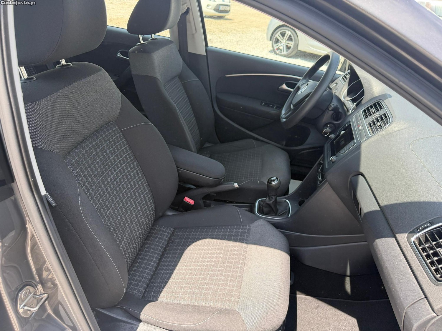 Volkswagen Polo 1.0 Confortline — fotografia 3
