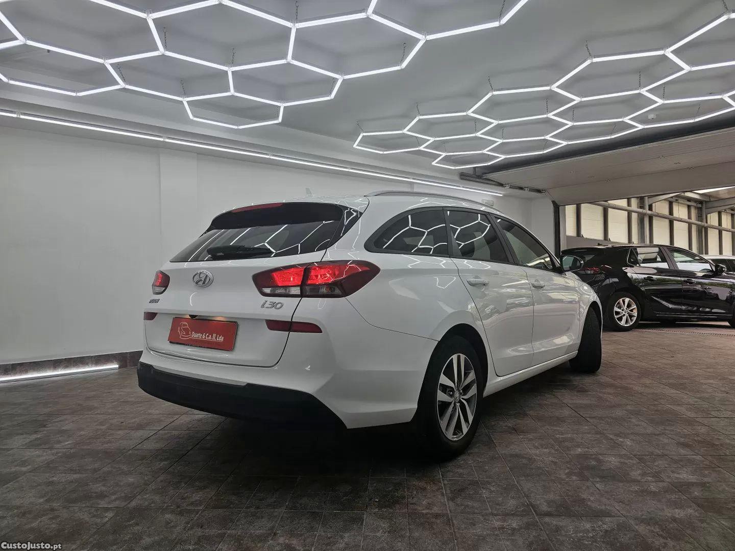 Hyundai Trajet 1.0 t-gdi comfort+navi — fotografia 18
