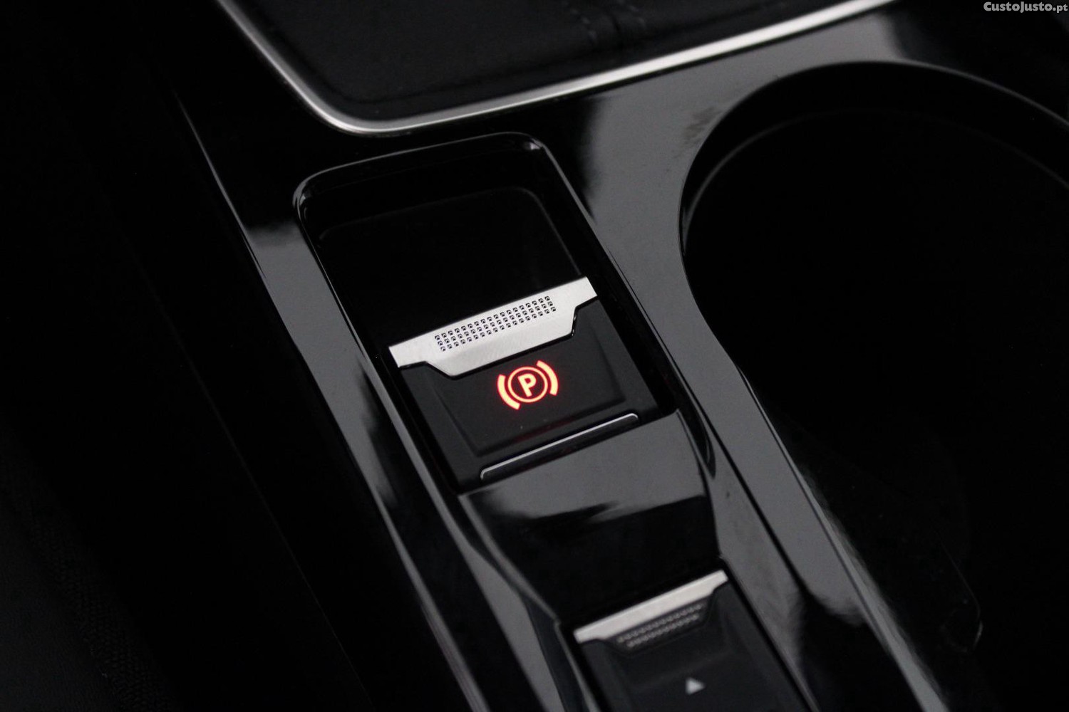 Peugeot 208 1.2 PURETECH ALLURE — fotografia 14