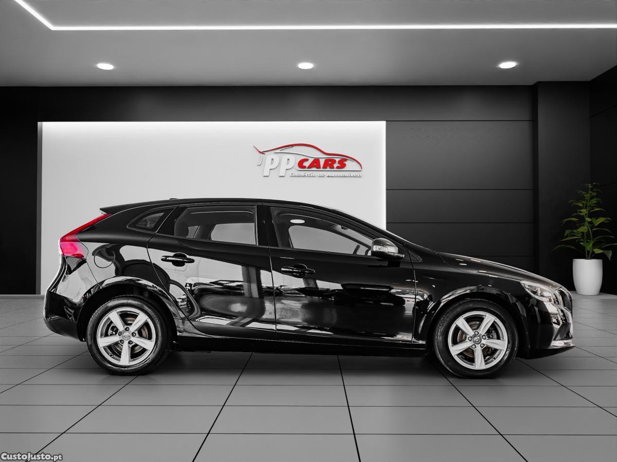 Volvo V40 2.0 D2 Momentum NACI — fotografia 11
