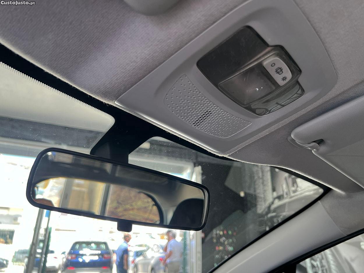 Peugeot 208 1.6 BlueHDi Active — fotografia 4
