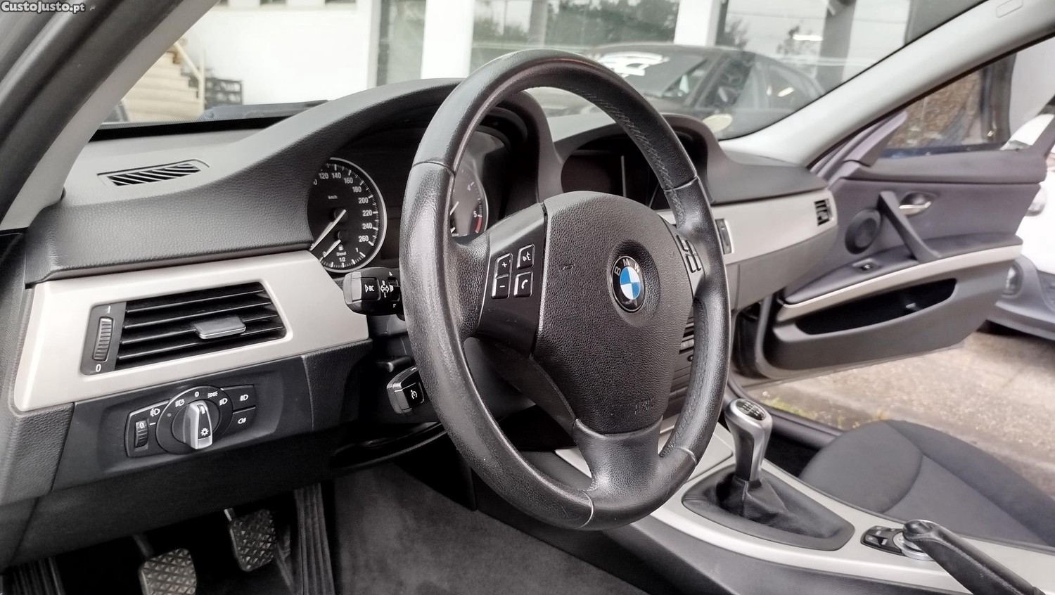 BMW 318 d Touring — fotografia 15
