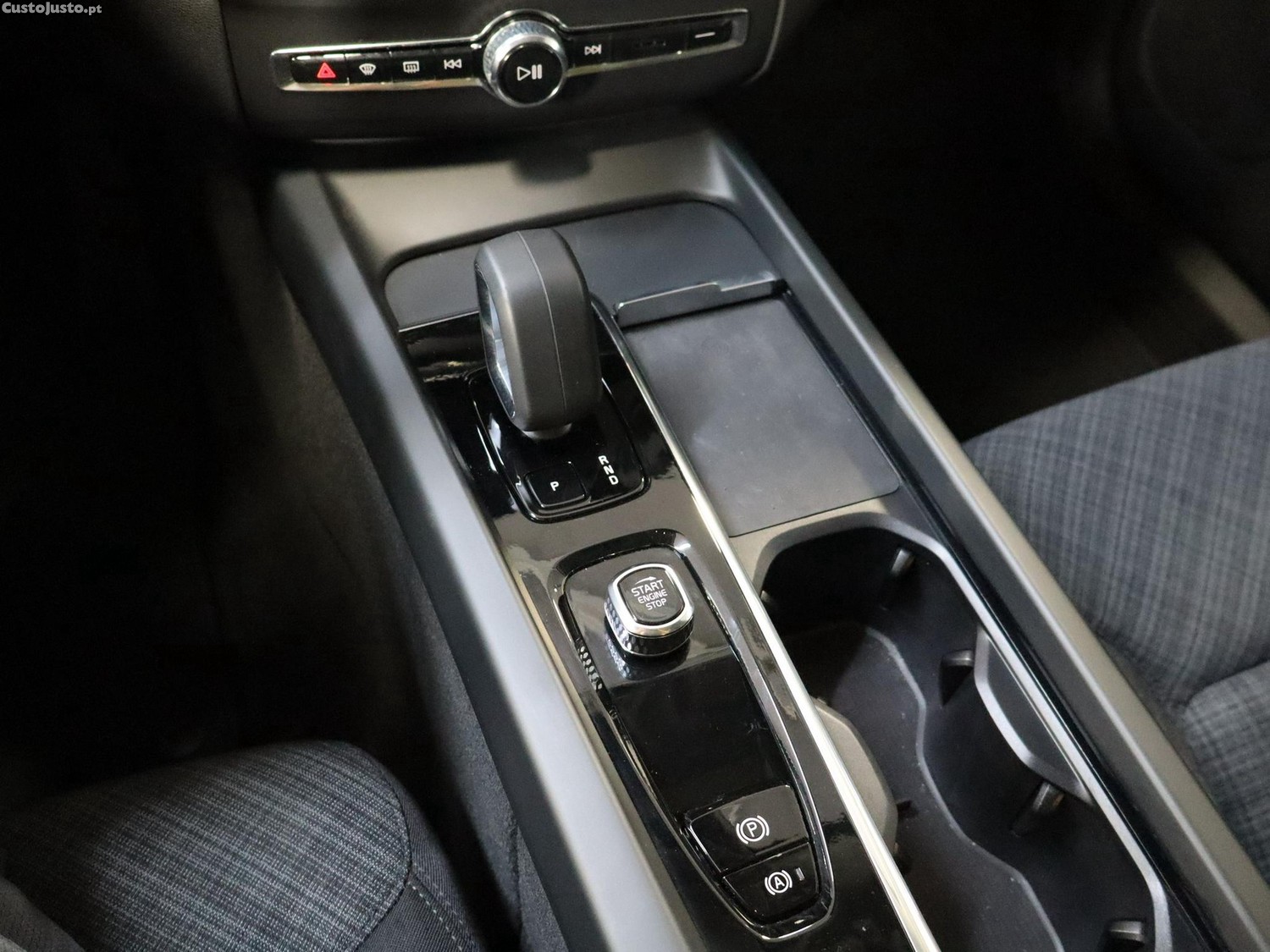 Volvo XC 60 2.0 T6 PHEV Core AWD — fotografia 5