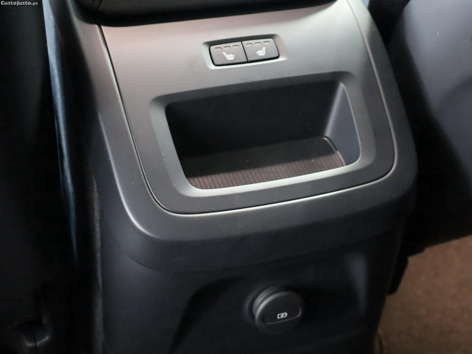 Volvo XC 60 2.0 T6 PHEV Core AWD — fotografia 12