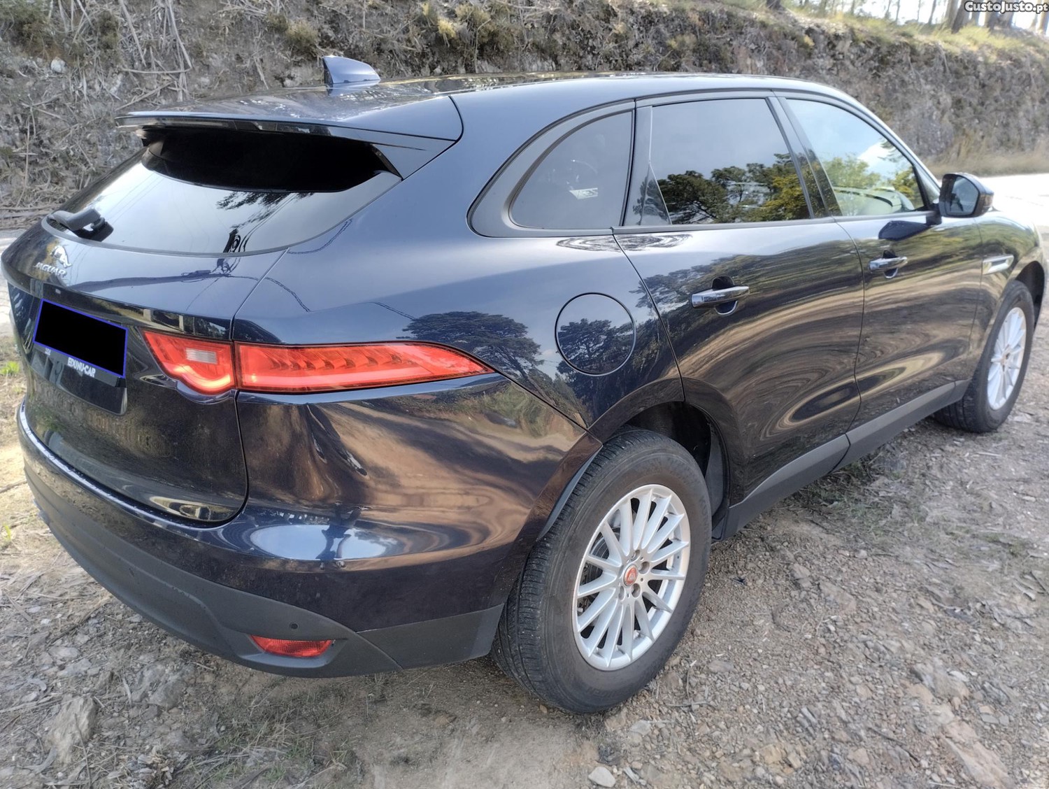 Jaguar F-Pace 2.0 i 4D Prestige - CX. Manual - GPS - Camara Marcha Tras - Classe 1 Portagens - DISTRIBUIÇAO NOVA — fotografia 24