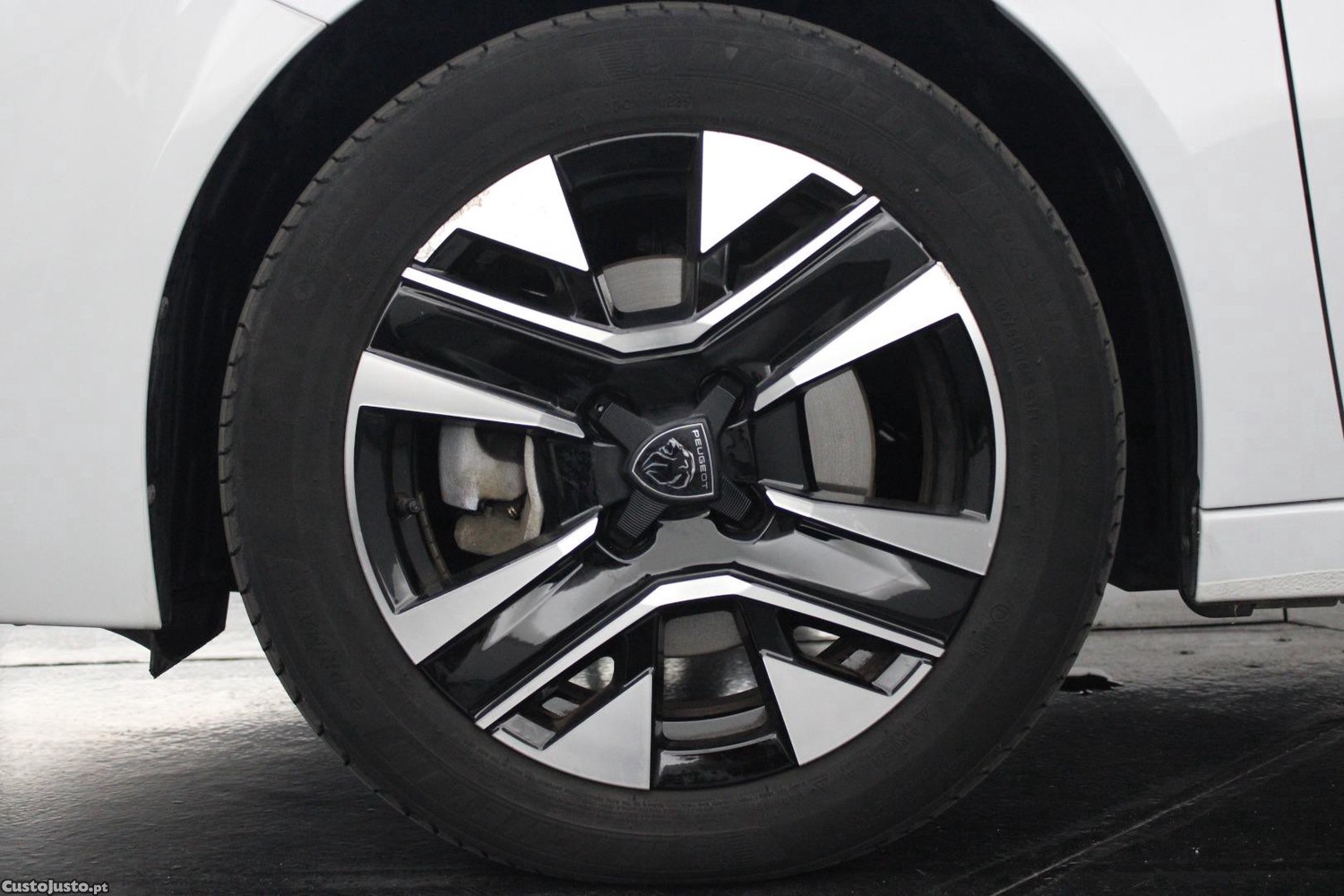 Peugeot 208 1.2 PURETECH ALLURE — fotografia 4