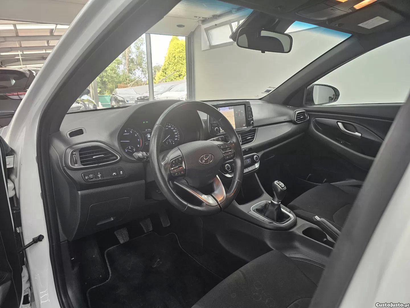 Hyundai Trajet 1.0 t-gdi comfort+navi — fotografia 15