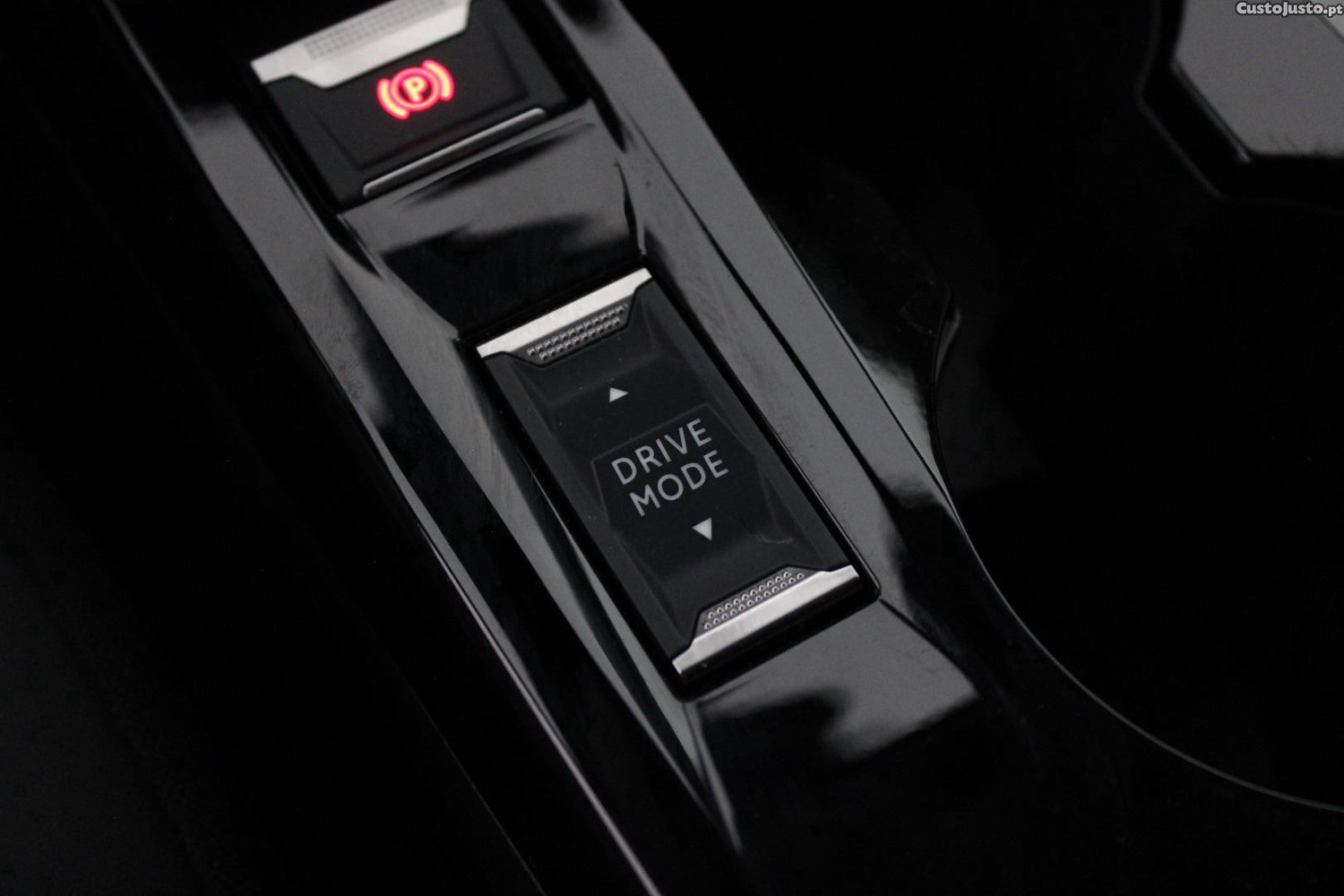 Peugeot 208 1.2 PURETECH ALLURE — fotografia 13