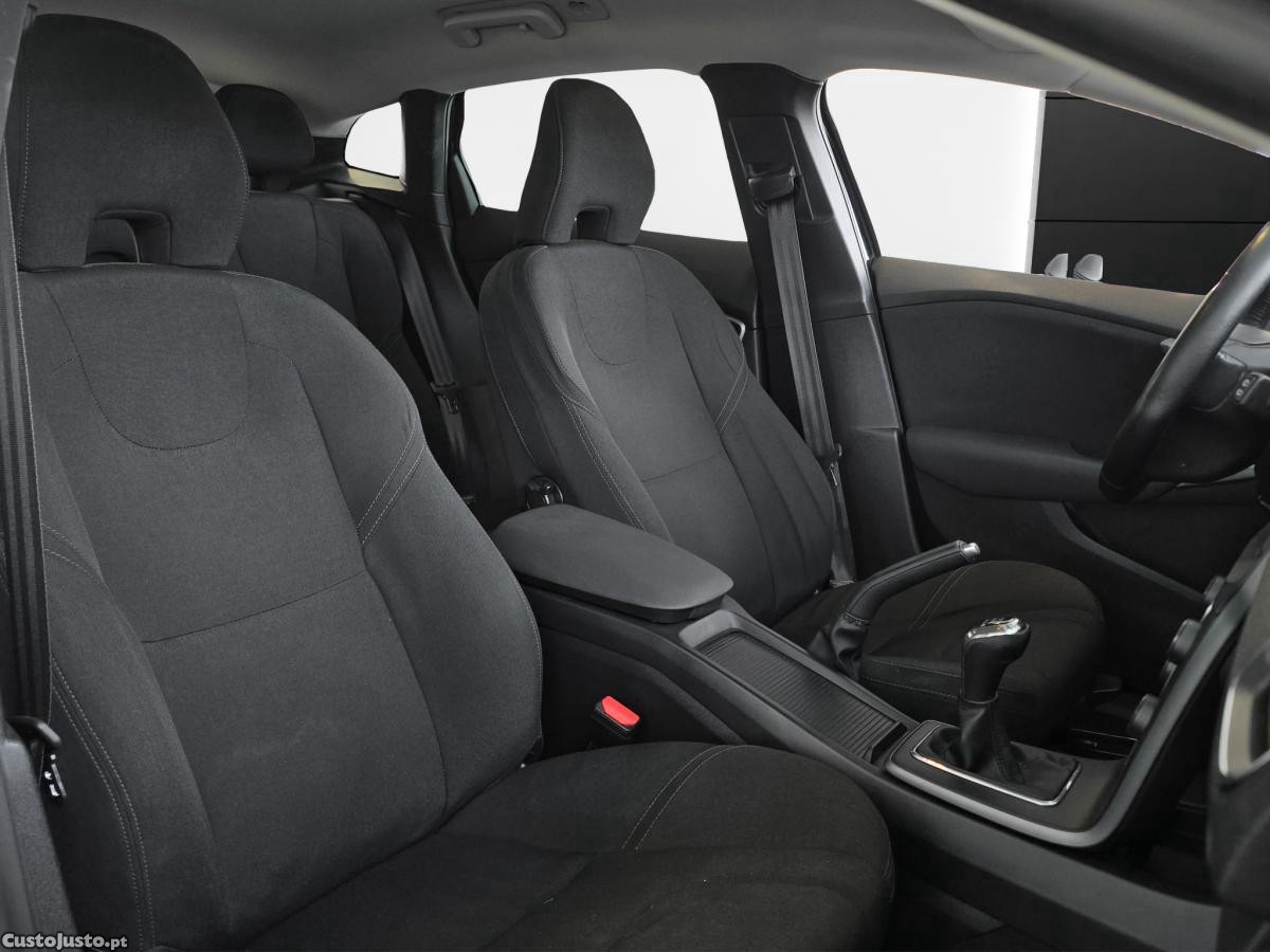 Volvo V40 2.0 D2 Momentum NACI — fotografia 5