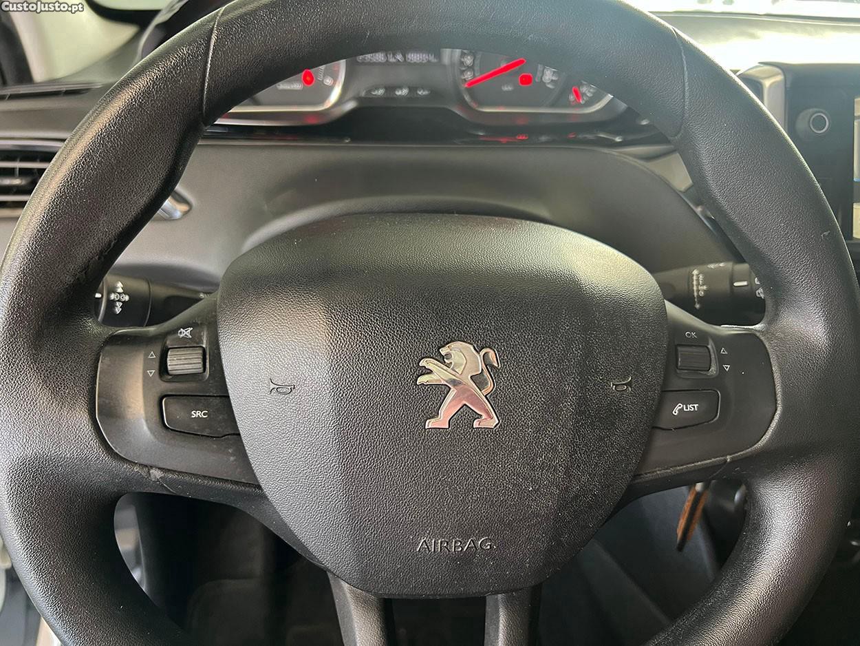 Peugeot 208 1.6 BlueHDi Active — fotografia 3