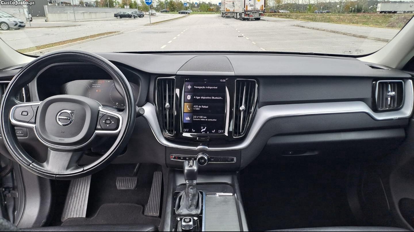 Volvo XC 60 D4 Momentum — fotografia 5