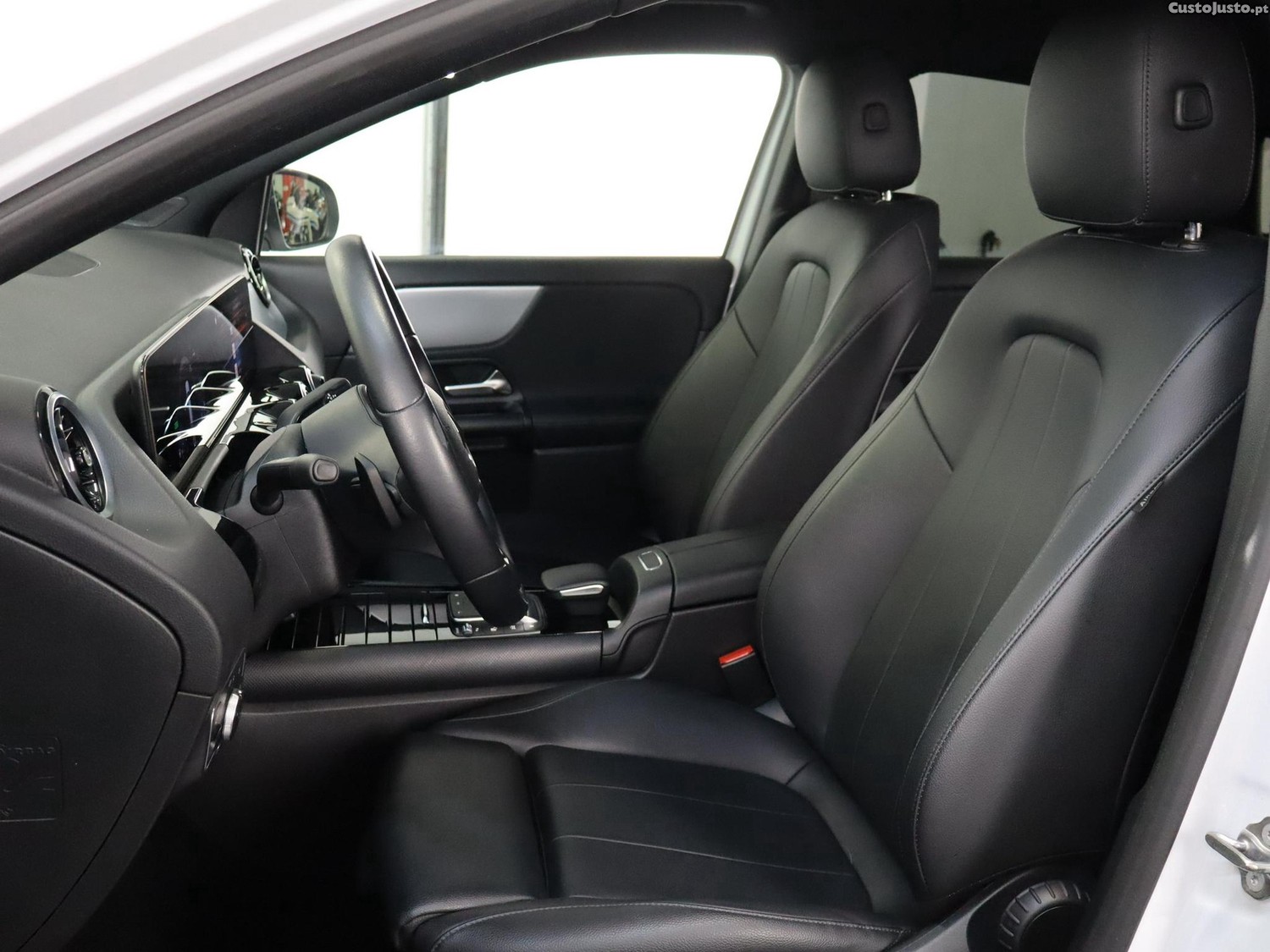 Mercedes-Benz GLA 250 e Style — fotografia 16