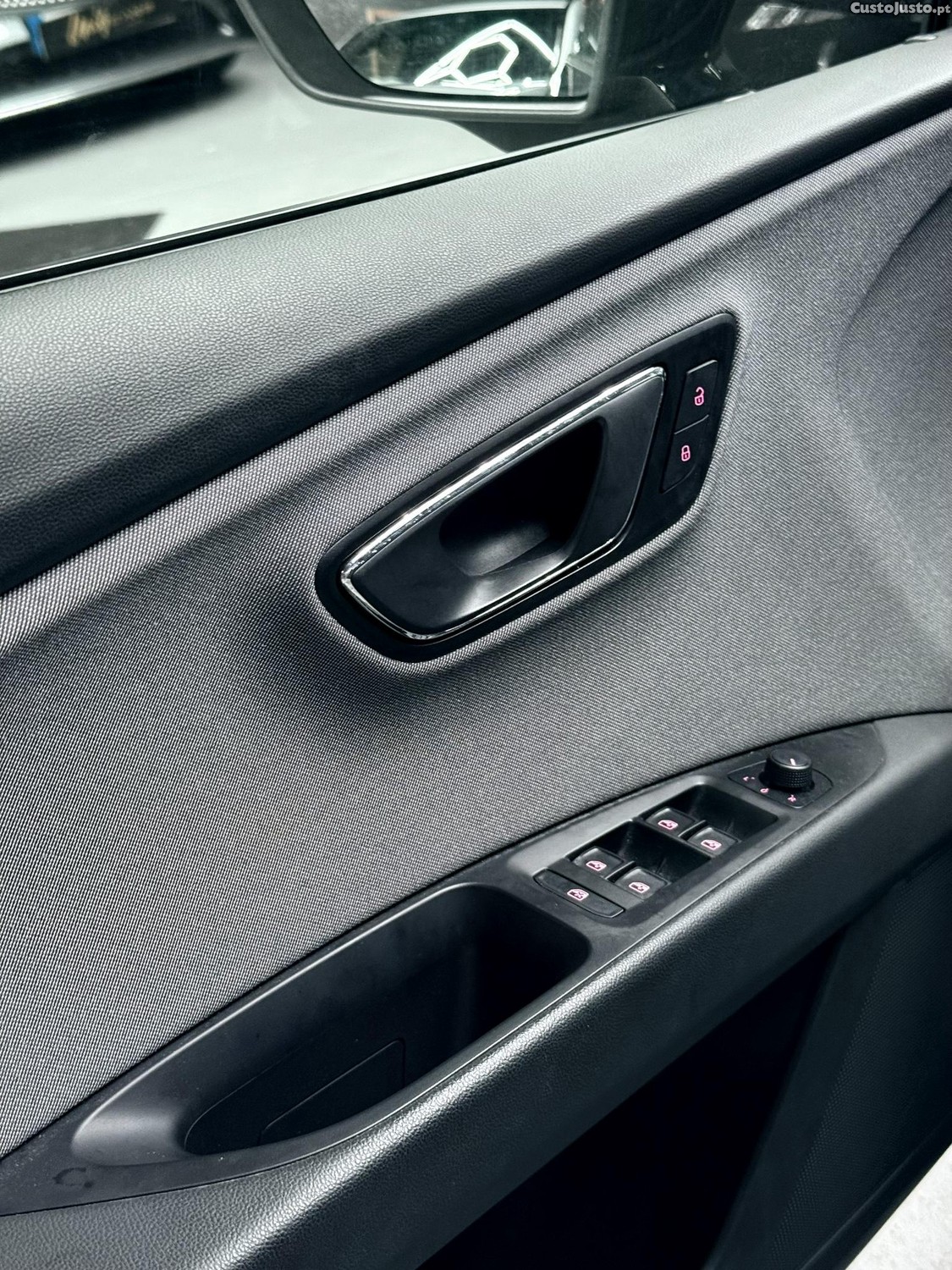 SEAT Leon 1.6 tdi — fotografia 11