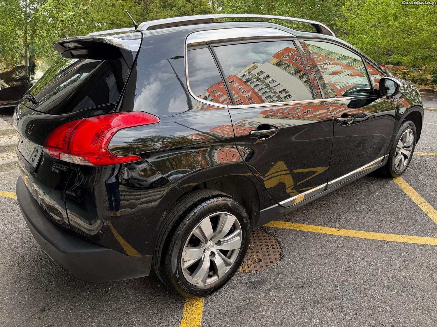 Peugeot 2008 1.6 e-HDi Allure 2-Tronic — fotografia 6