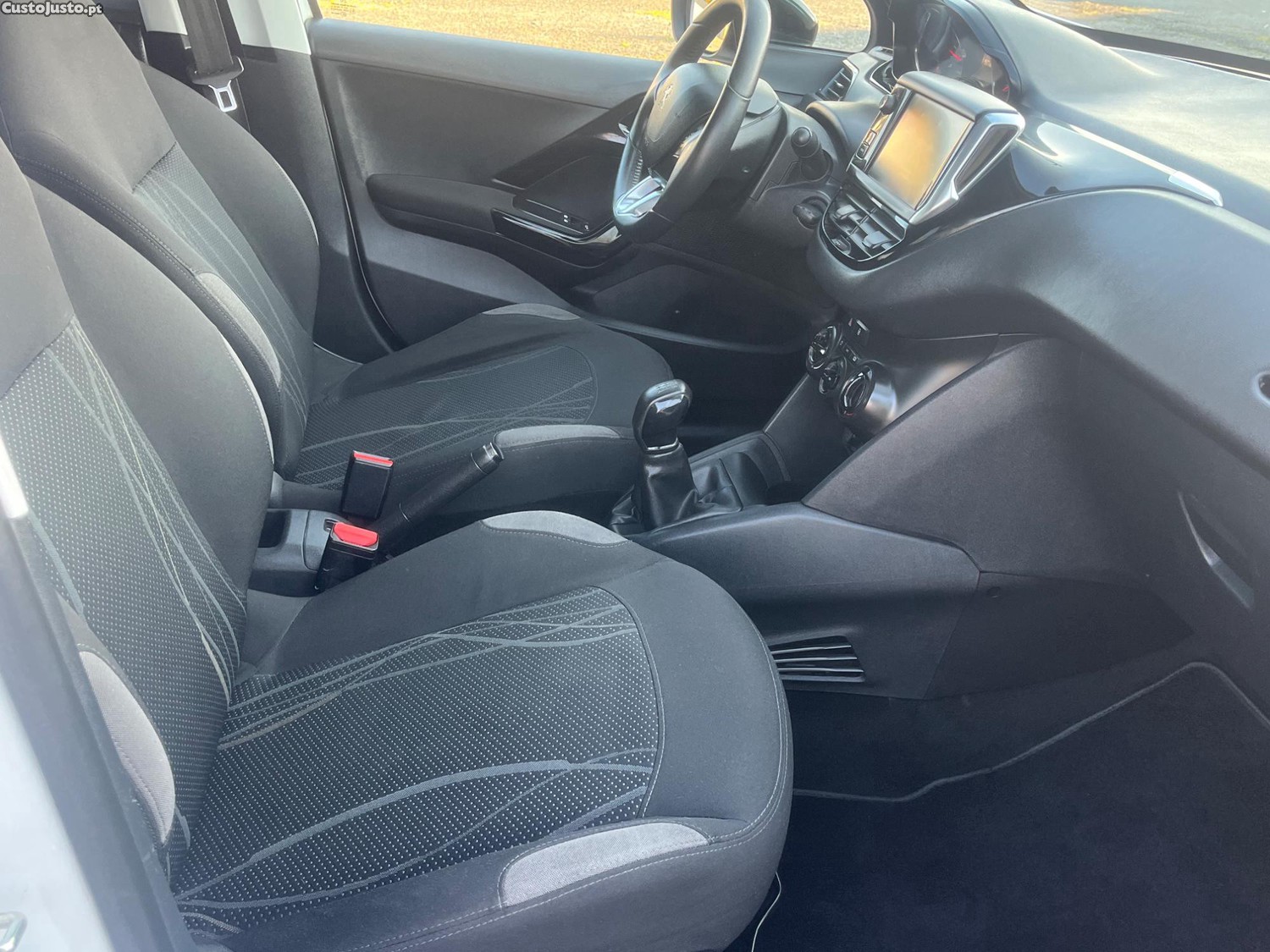 Peugeot 208 Allure — fotografia 3