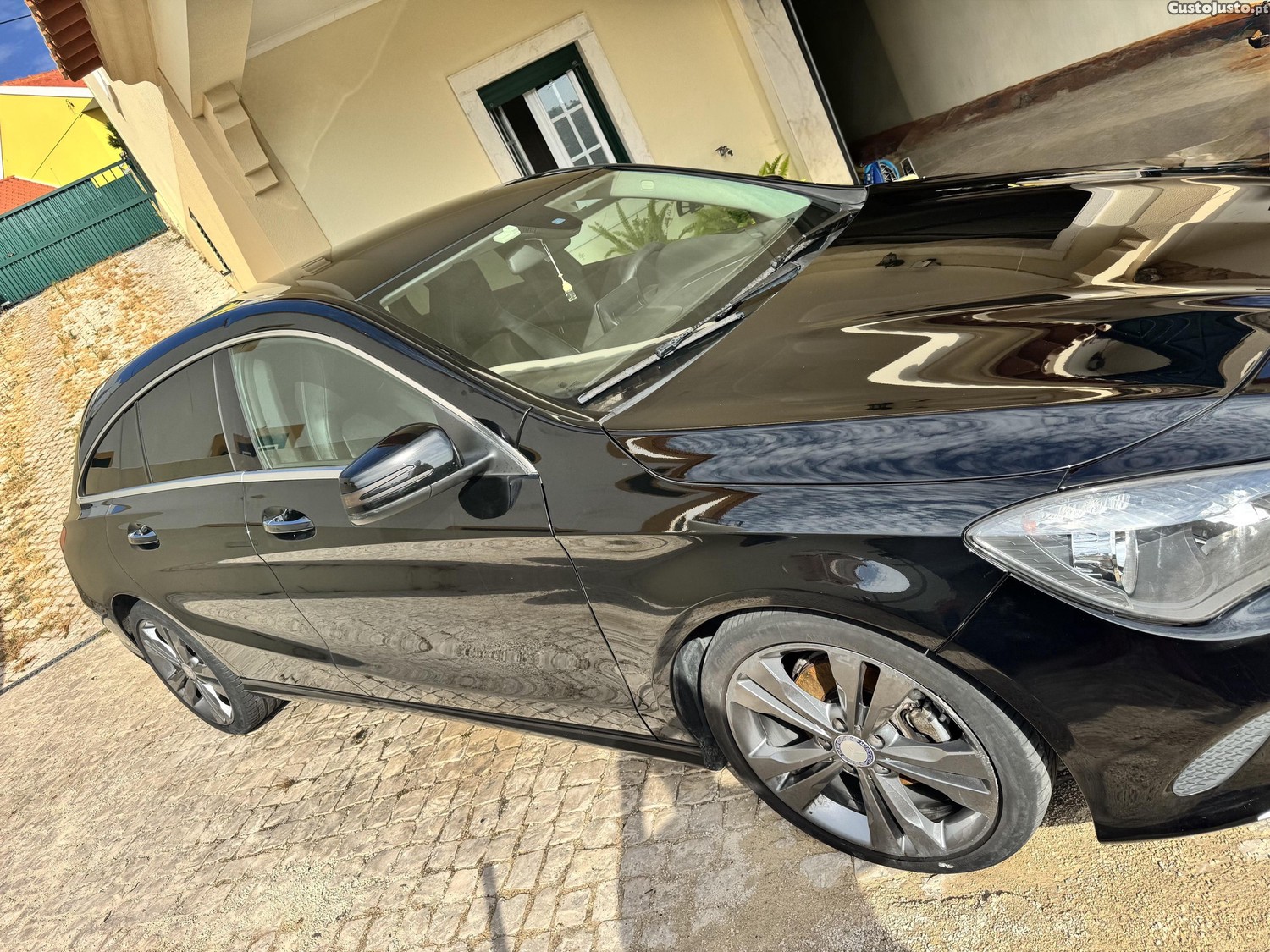Mercedes-Benz CLA 180 Shooting Brake Urban — fotografia 3