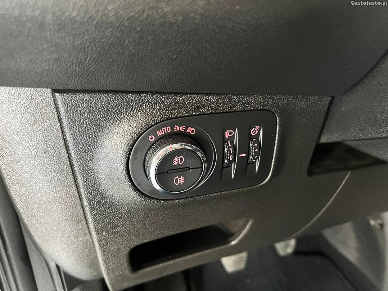 Opel Corsa 1.0 T 120 Anos — fotografia 3
