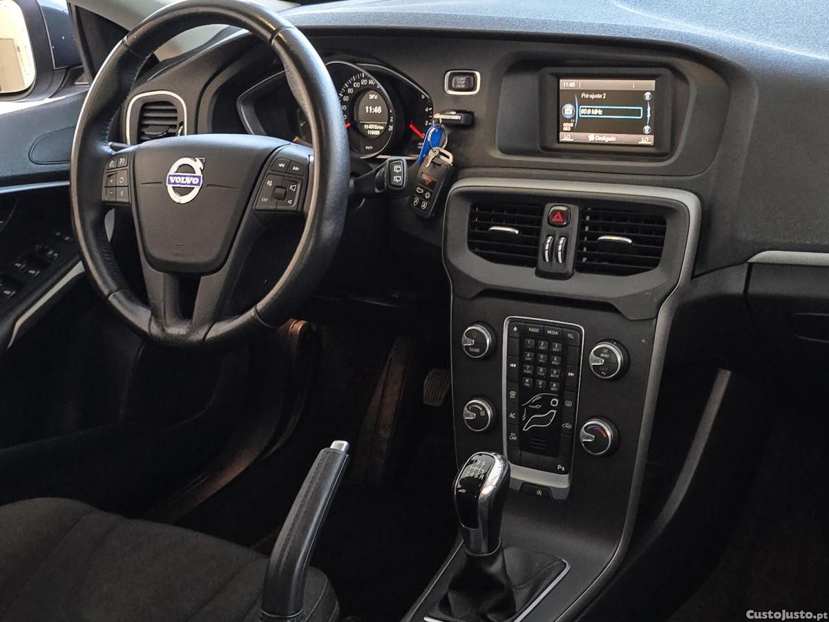 Volvo V40 2.0 D2 Momentum NACI — fotografia 6