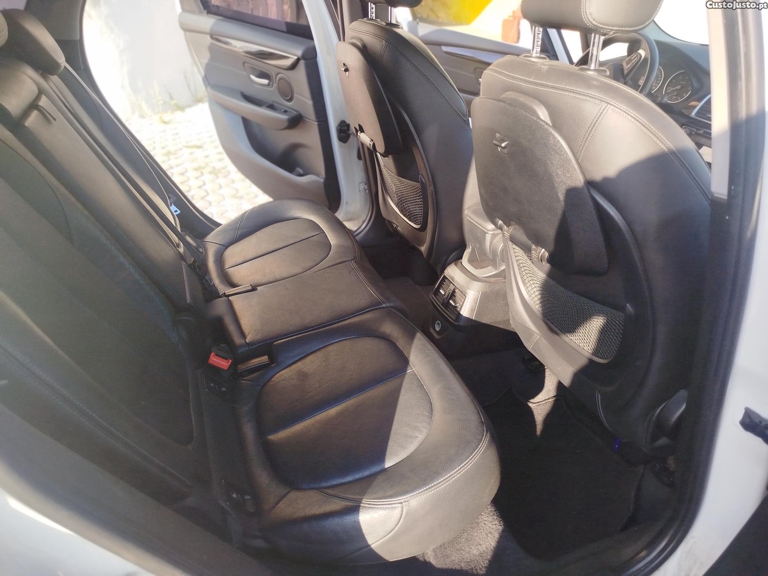 BMW 218 Active Tourer — fotografia 2