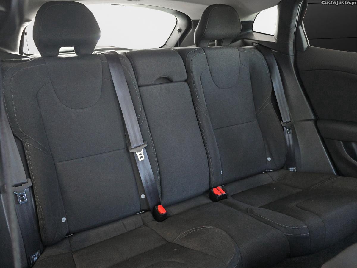 Volvo V40 2.0 D2 Momentum NACI — fotografia 4