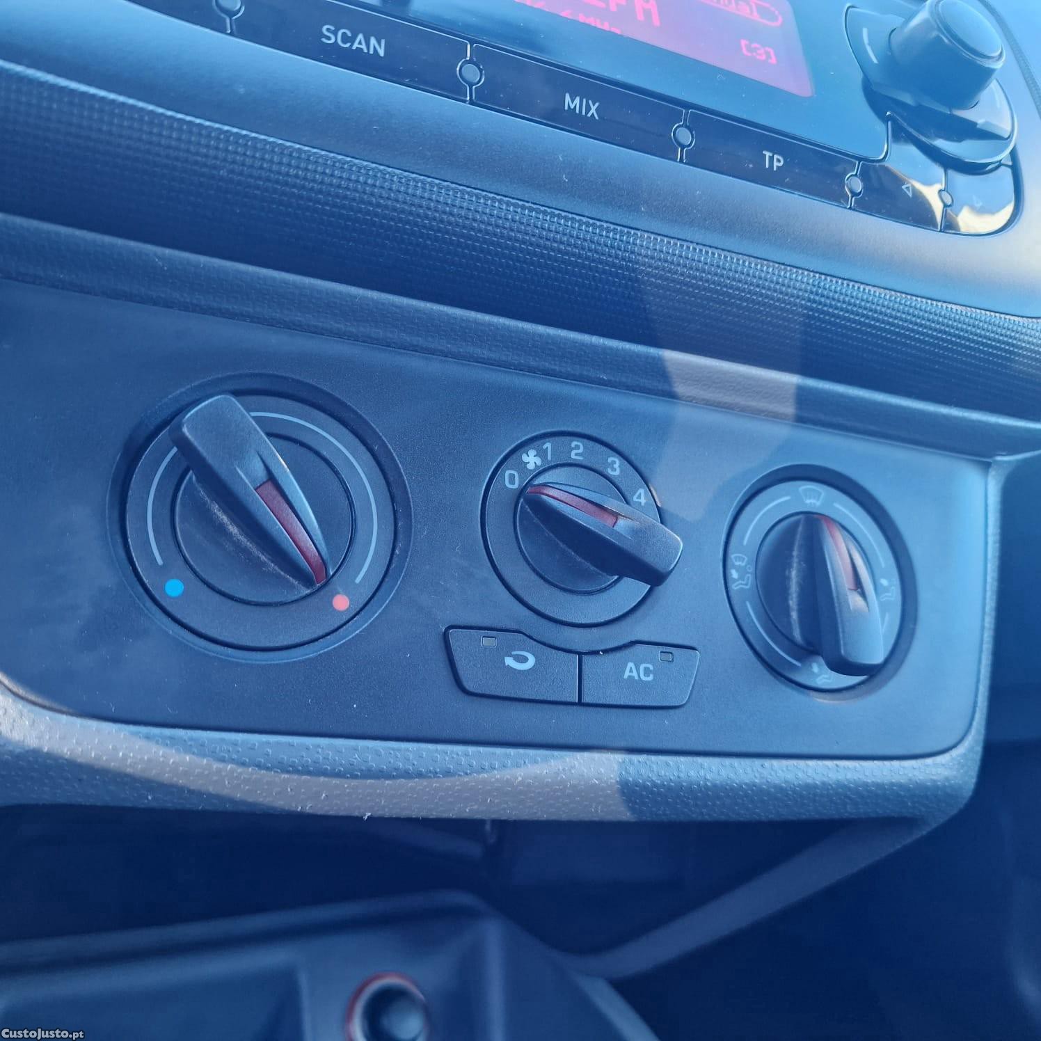 SEAT Ibiza 1.2 12V Style — fotografia 18