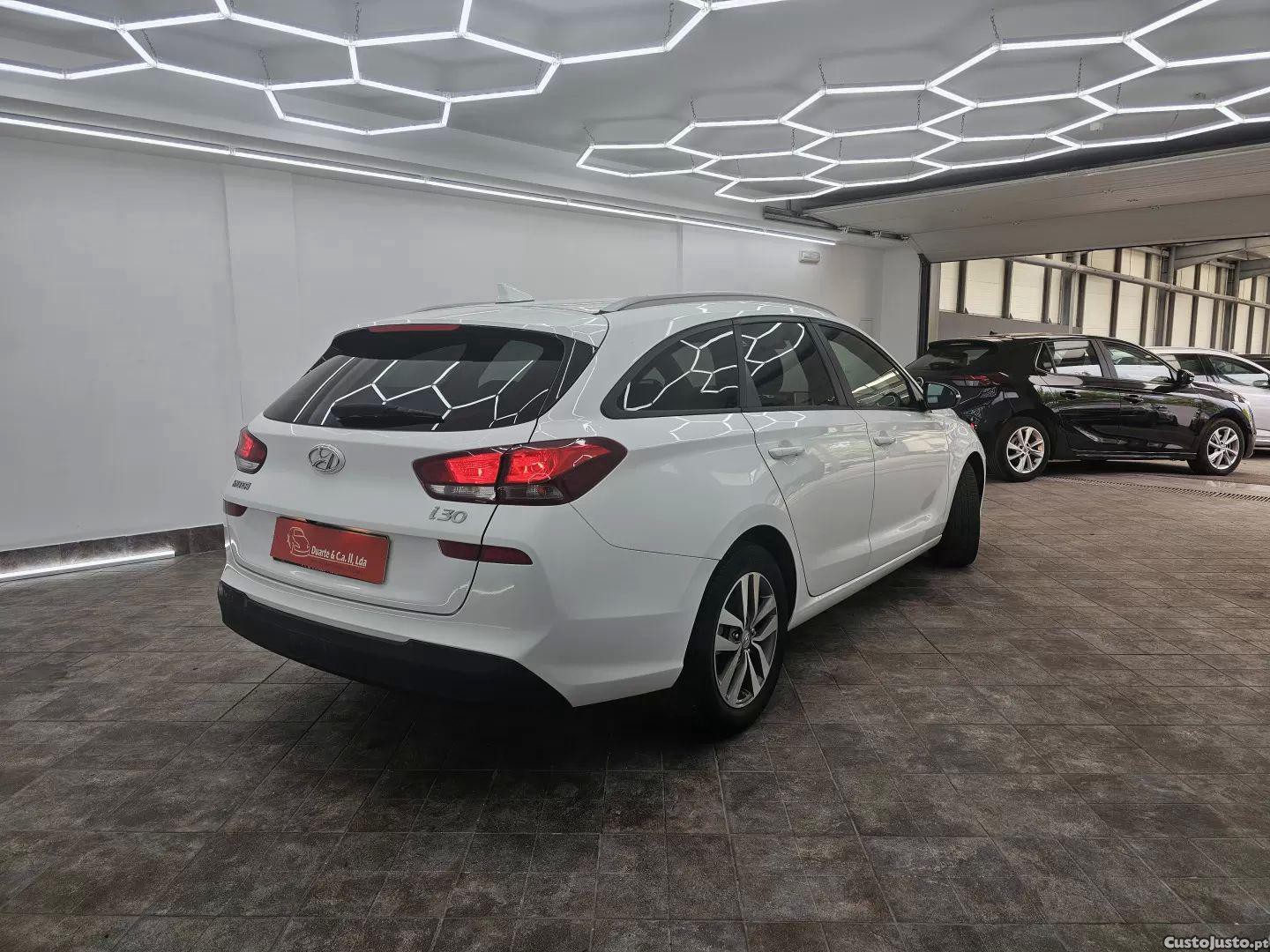 Hyundai Trajet 1.0 t-gdi comfort+navi — fotografia 19