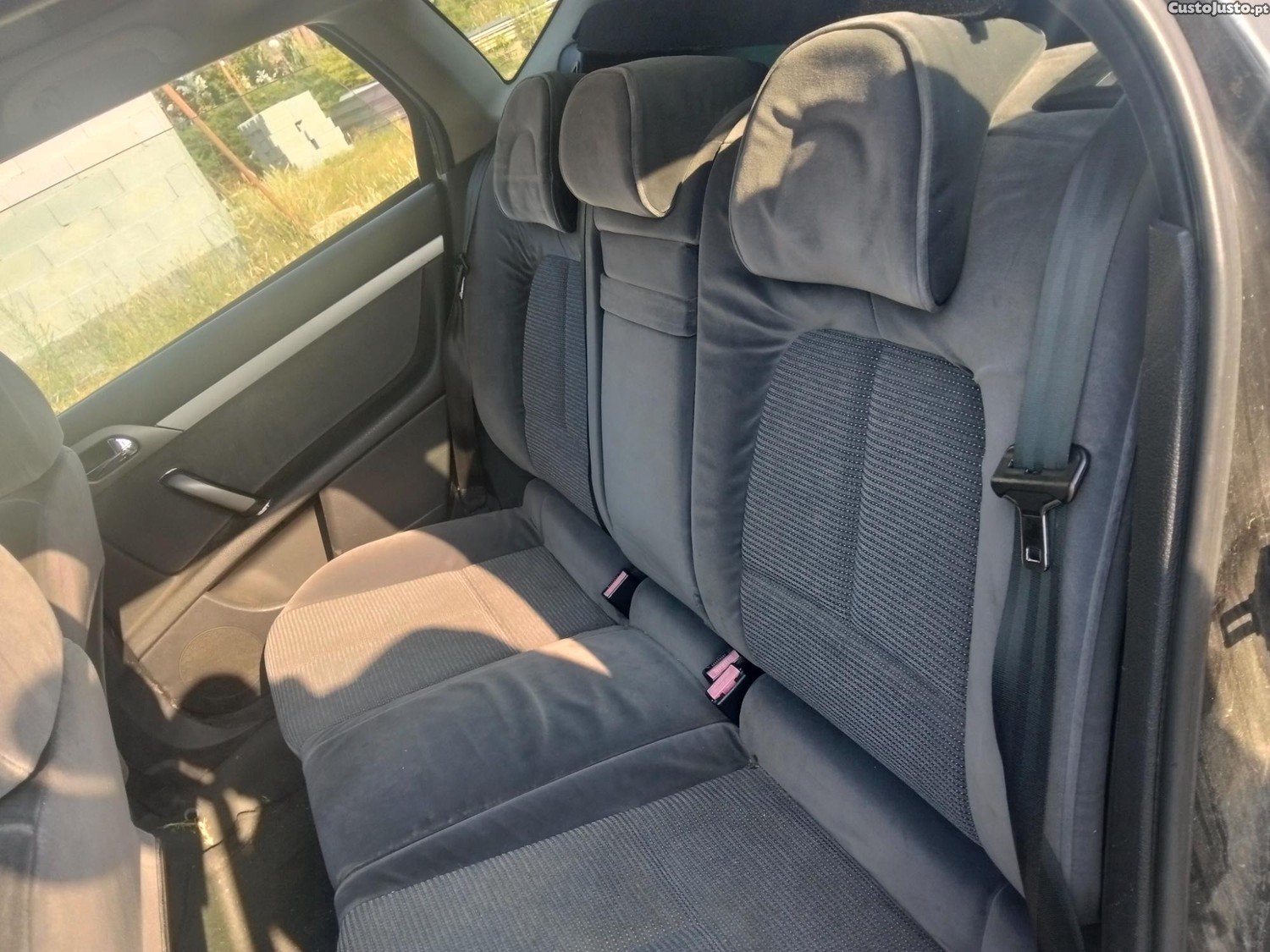 Peugeot 407 1.6HDI — fotografia 4