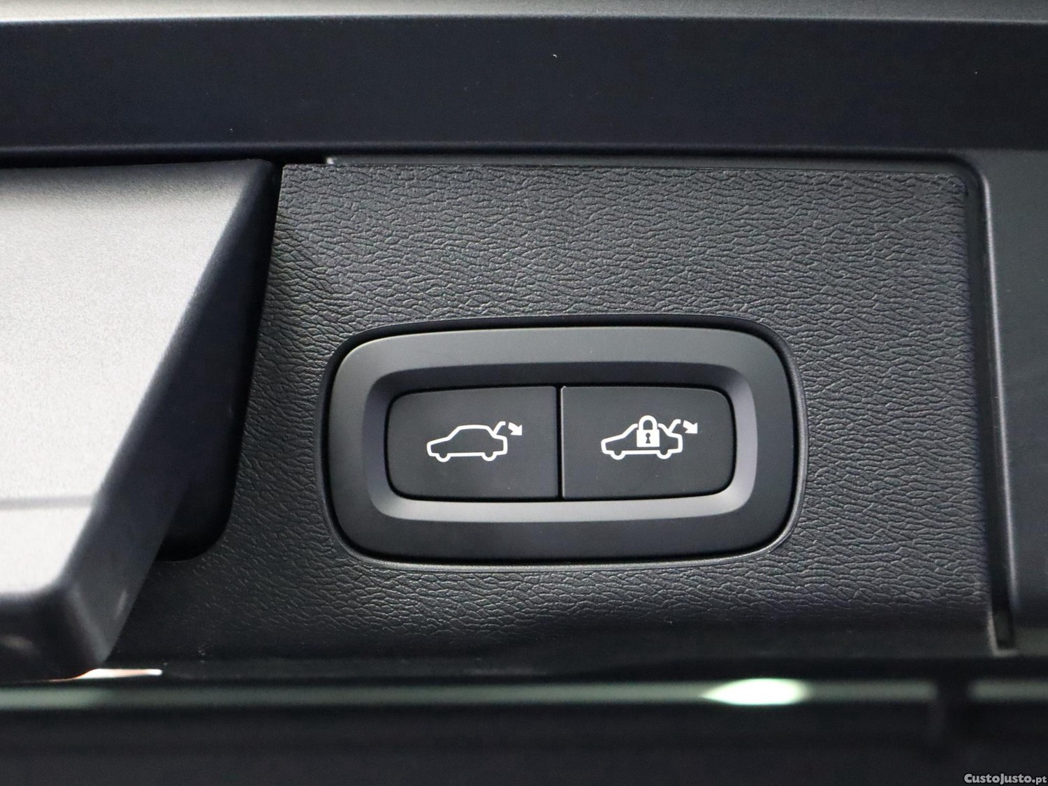 Volvo XC 60 2.0 T6 PHEV Core AWD — fotografia 2
