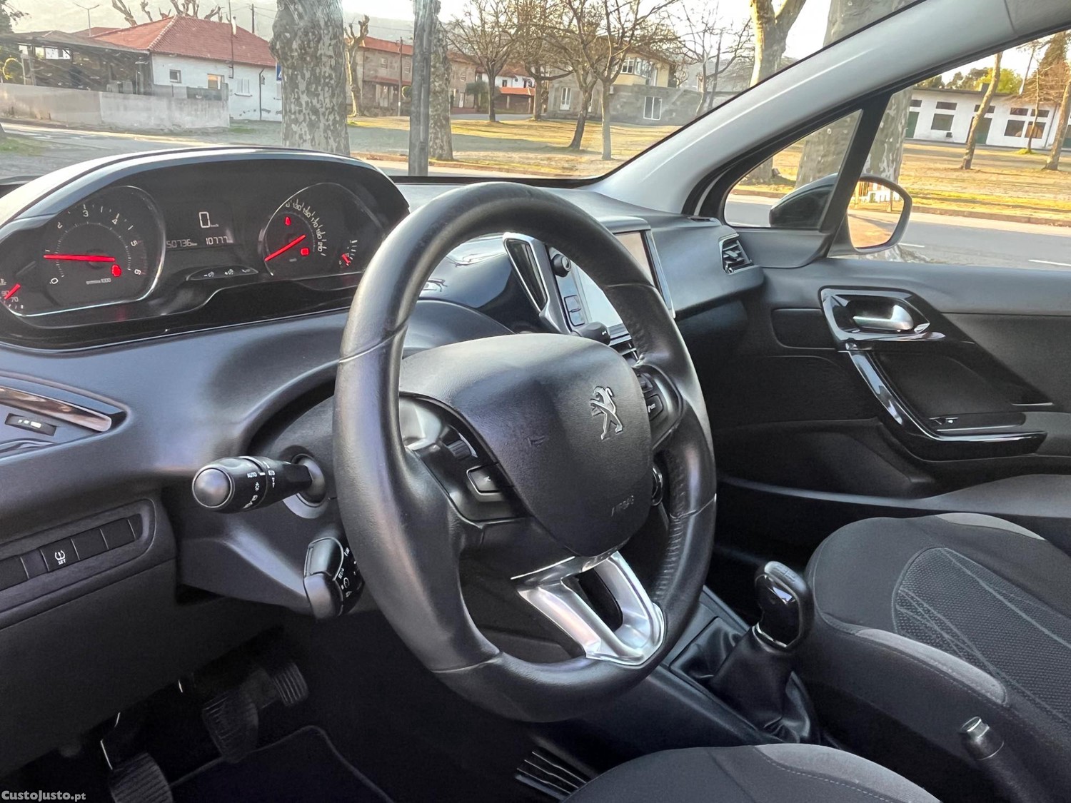 Peugeot 208 Allure — fotografia 4