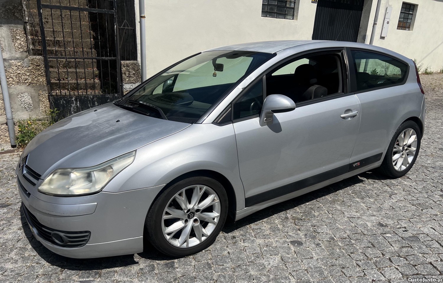 Citroën C4 Coupé 1.6 hdi 2 portas 5 lugares — fotografia 5