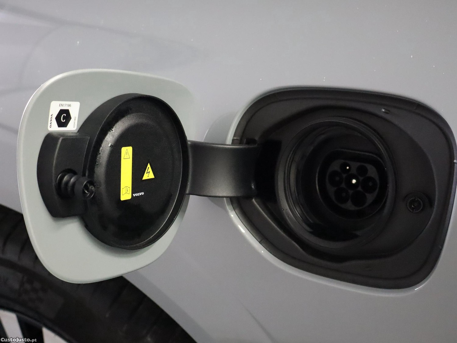 Volvo XC 60 2.0 T6 PHEV Core AWD — fotografia 19