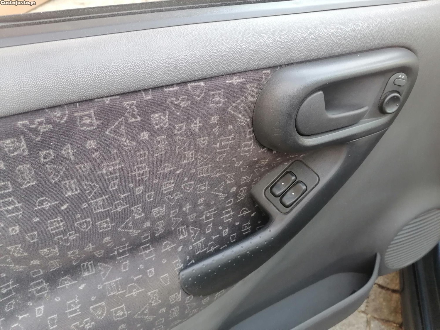 Opel Corsa 1.2i Elegance Ar condicionado — fotografia 3
