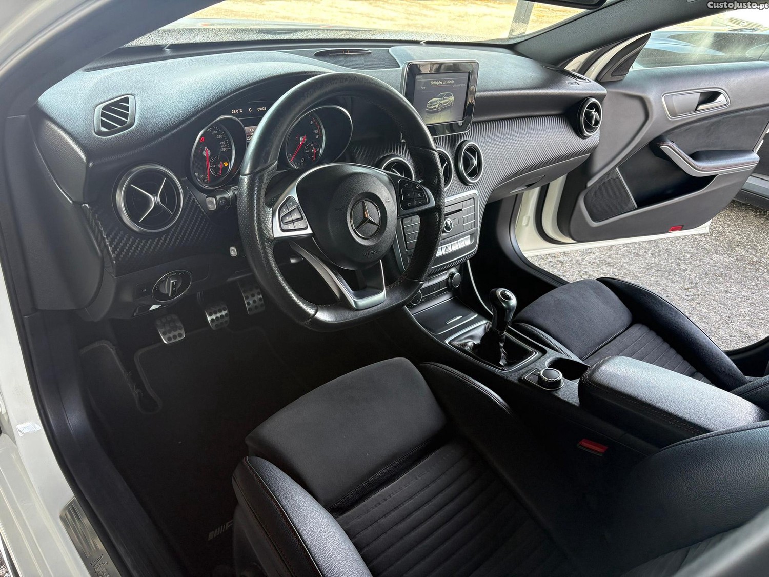 Mercedes-Benz A 180 d AMG Line — fotografia 14