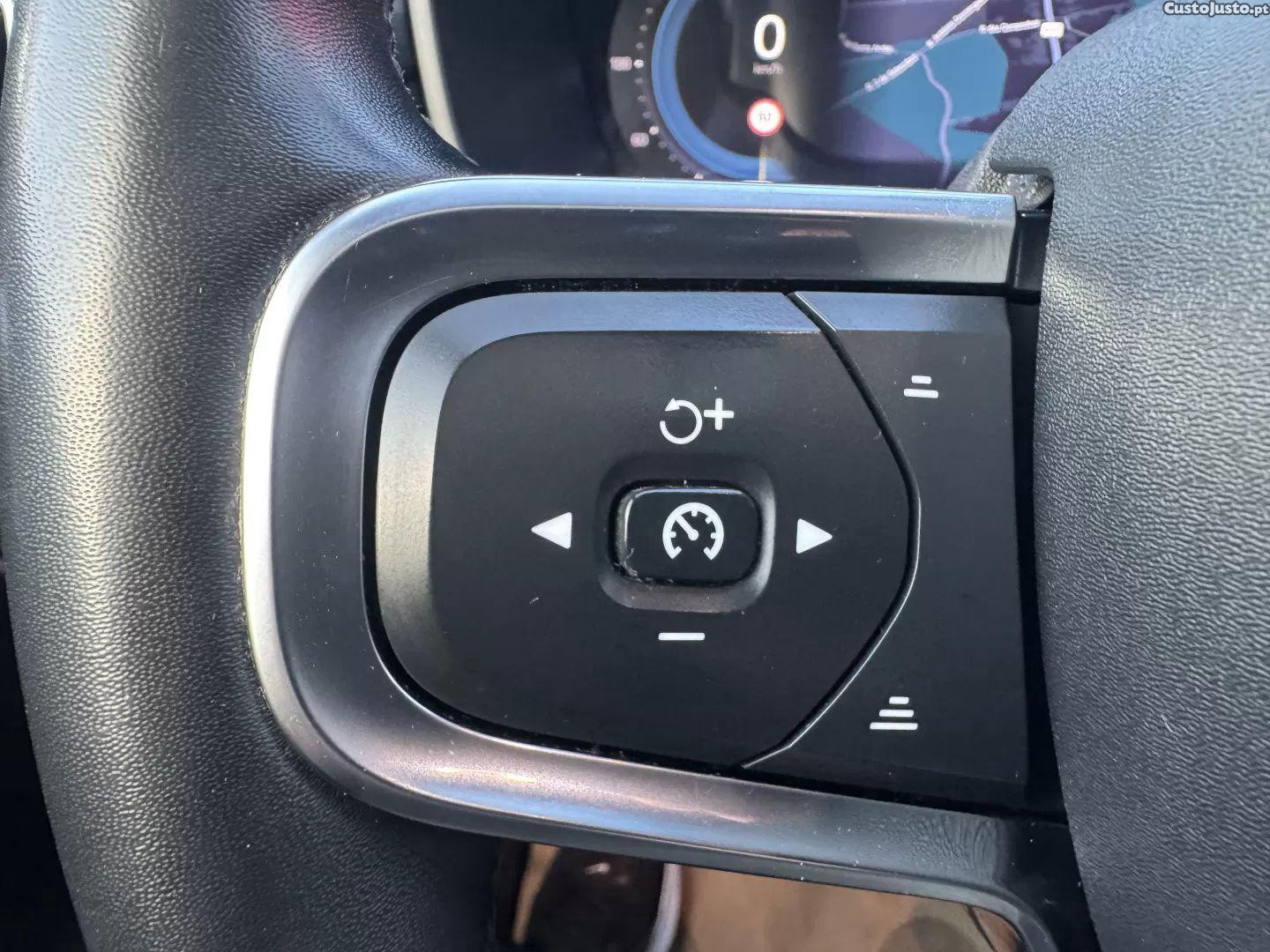 Volvo XC 40 P8 awd recharge rdesign — fotografia 2