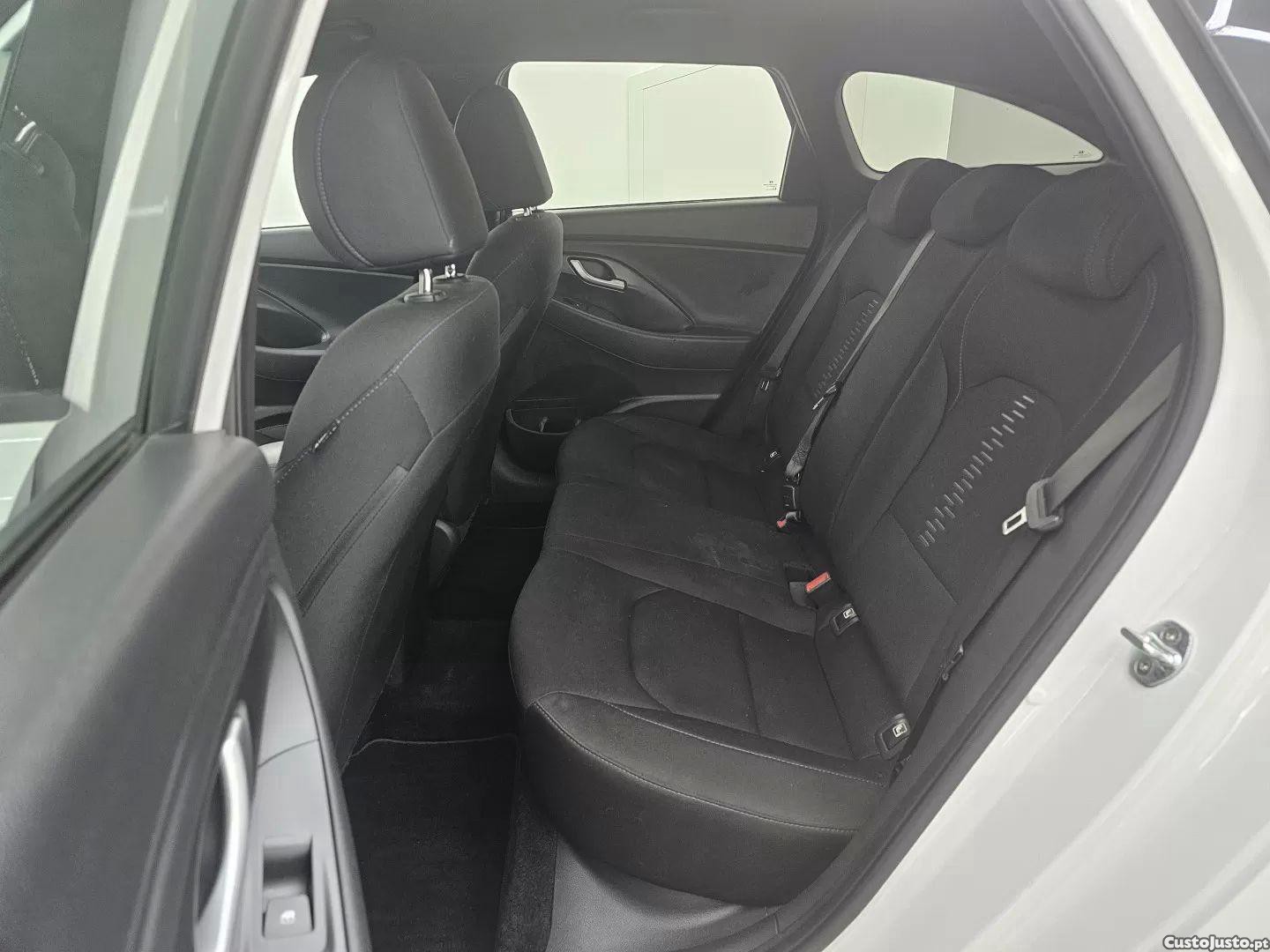Hyundai Trajet 1.0 t-gdi comfort+navi — fotografia 13
