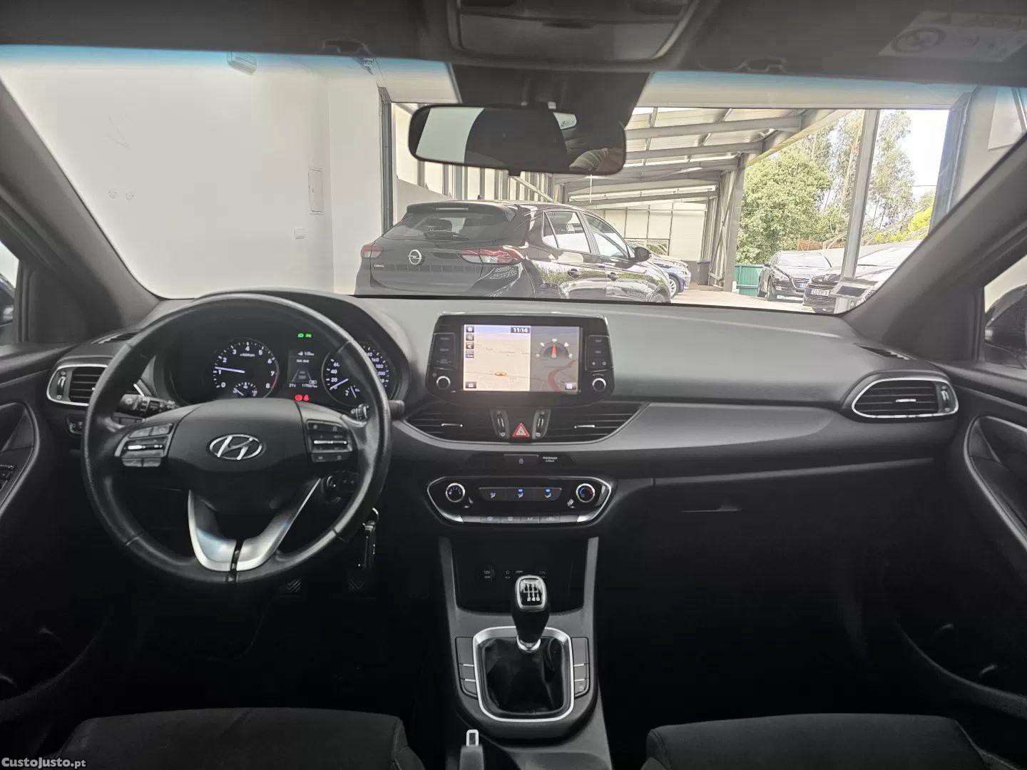 Hyundai Trajet 1.0 t-gdi comfort+navi — fotografia 12
