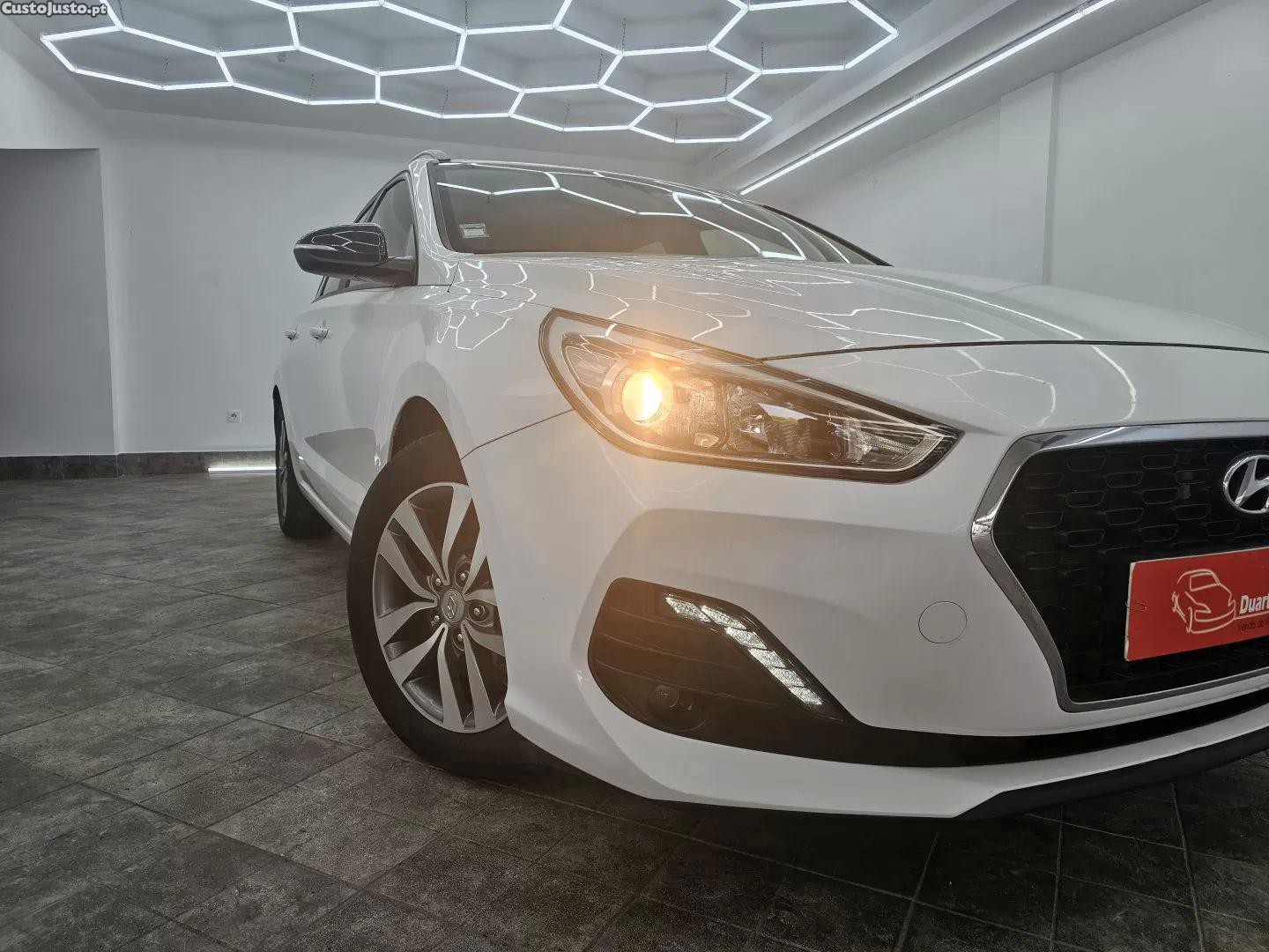 Hyundai Trajet 1.0 t-gdi comfort+navi — fotografia 16