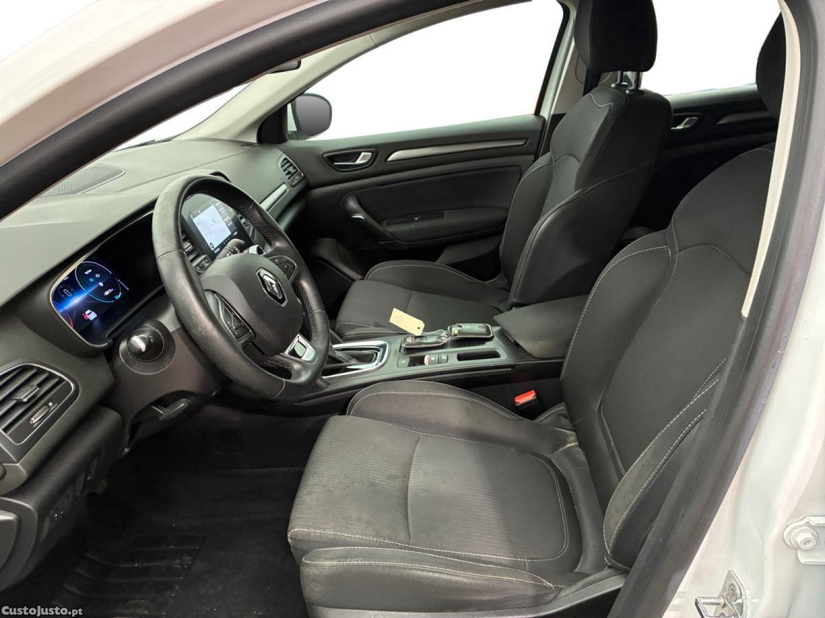 Renault Mégane Break E-Tech Plug in Business — fotografia 9