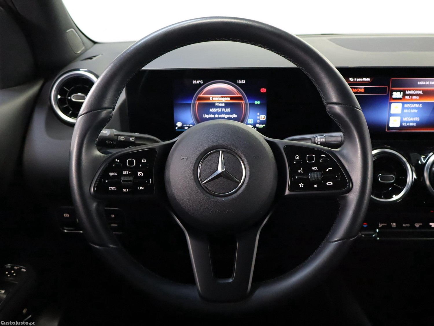 Mercedes-Benz GLA 250 e Style — fotografia 13