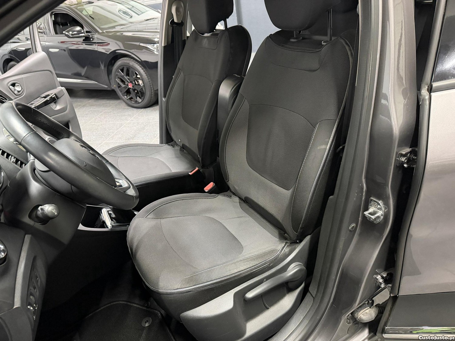 Renault Captur 1.5 dCi Exclusive — fotografia 10